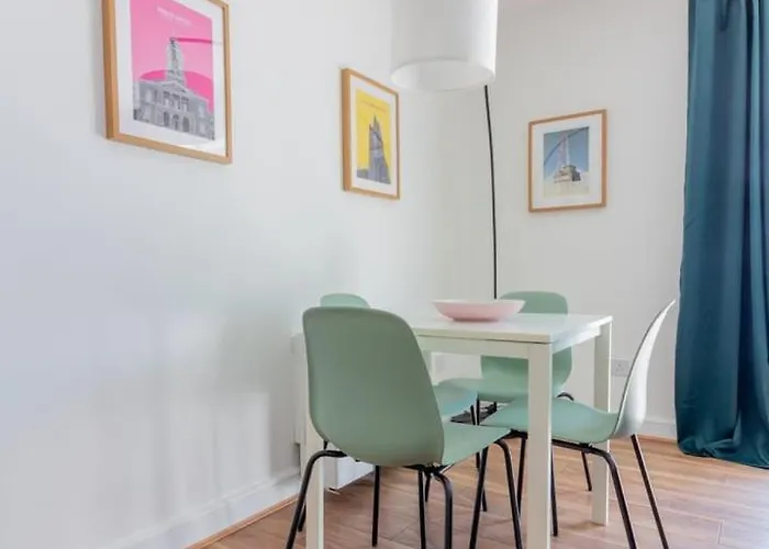 Guestready - Modern By Pheonix Park דירה *