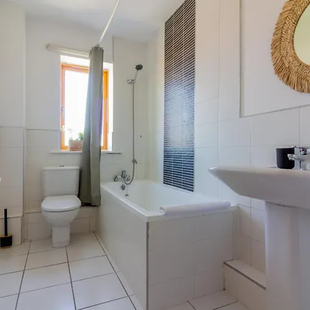 Guestready - Modern By Pheonix Park Apartament
